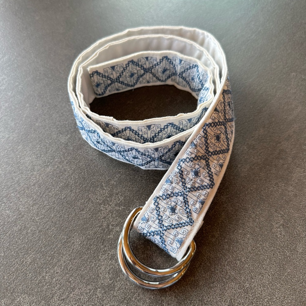 Elegant Blue and White Patterned Belt